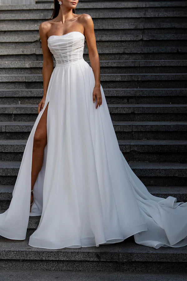 Abito da sposa casual senza spalline in stile A con pieghe e spacchi, stile bohémien bianco